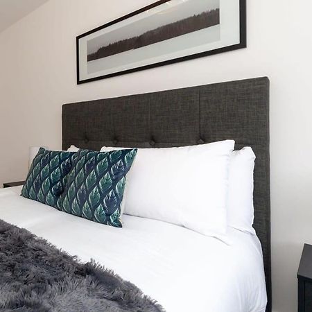 Modern 2 Bedroom Apartment In Wimbledon London Eksteriør bilde