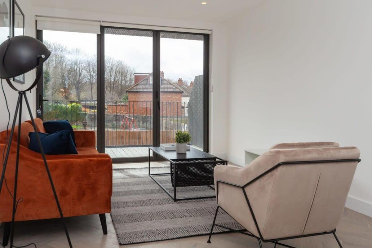 Modern 2 Bedroom Apartment In Wimbledon London Eksteriør bilde