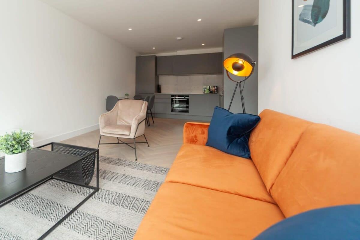 Modern 2 Bedroom Apartment In Wimbledon London Eksteriør bilde
