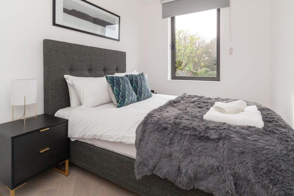 Modern 2 Bedroom Apartment In Wimbledon London Eksteriør bilde