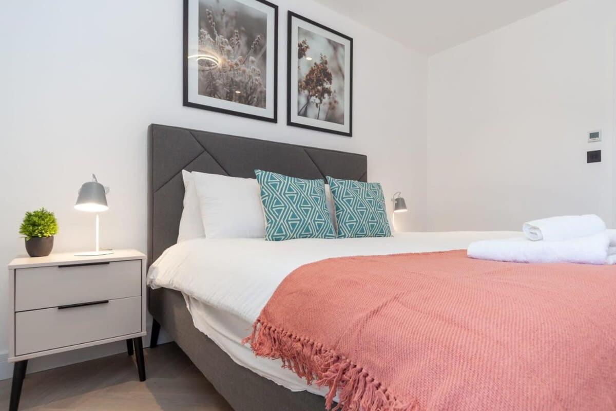 Modern 2 Bedroom Apartment In Wimbledon London Eksteriør bilde