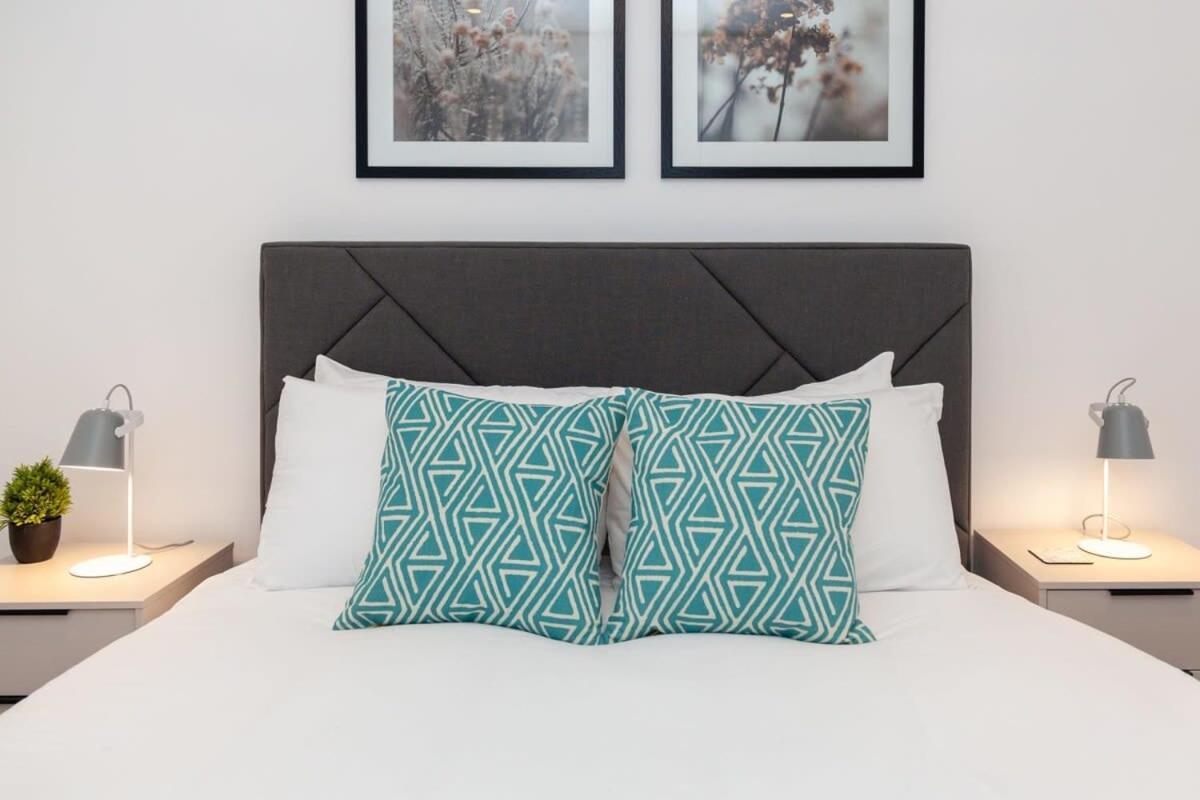 Modern 2 Bedroom Apartment In Wimbledon London Eksteriør bilde